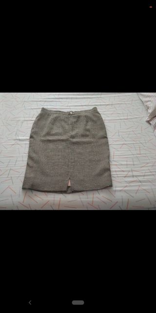 Traje falda flores beige-gris