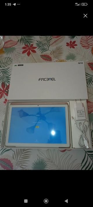 Tablet Facetel Q10 - Blanca y Dorada