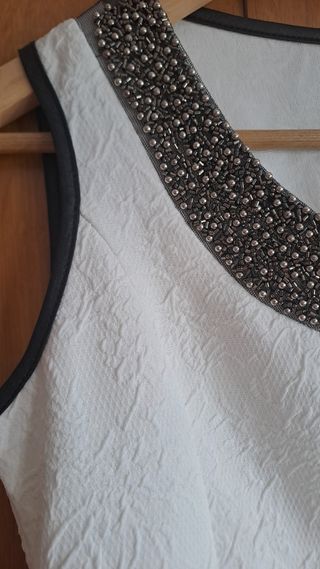 Crop top blanco con pedrería