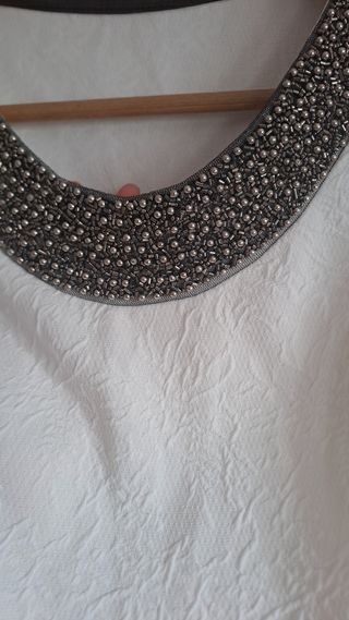 Crop top blanco con pedrería