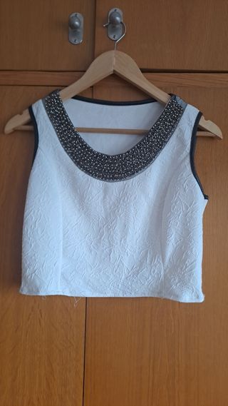 Crop top blanco con pedrería