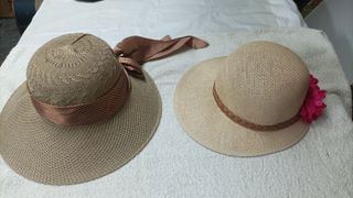2 cappelli da donna beige e marroni