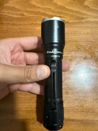 Fenix TK16 V2.0 Linterna Táctical.