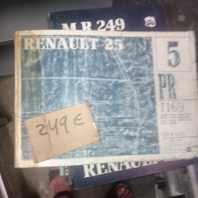 Pegatina Resistencia Chilena, libro taller Renault