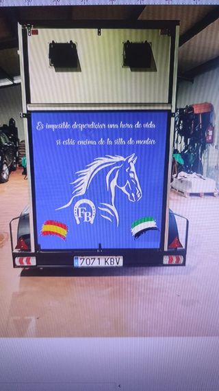 Remolque caballos - con matrícula blanca 