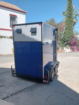 Remolque caballos - con matrícula blanca 