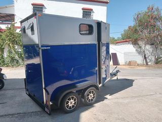 Remolque caballos - con matrícula blanca 
