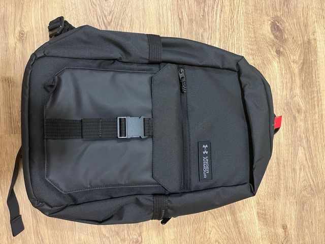 Mochila Under Armour negra - 23L