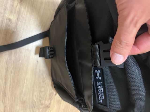 Mochila Under Armour negra - 23L