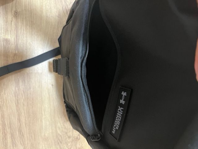 Mochila Under Armour negra - 23L