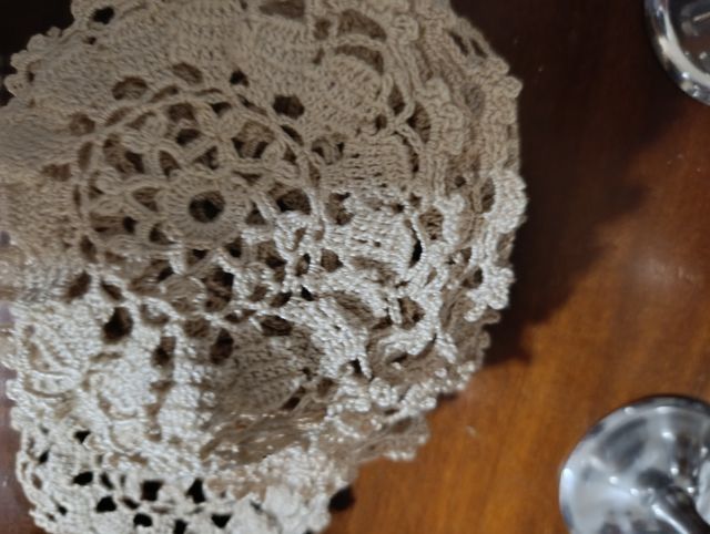 Centrini all'uncinetto beige