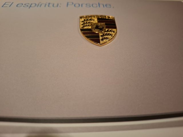 Insignia Porsche escudo