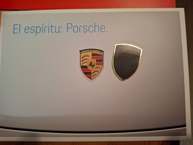 Insignia Porsche escudo