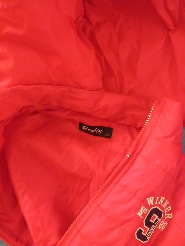 Gilet imbottito bimbo con cappuccio rosso