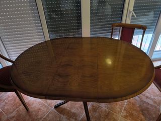 Mesa redonda de madera + 4 sillas