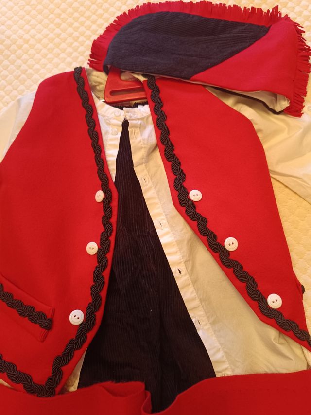 Traje regional niño - Rojo y Negro