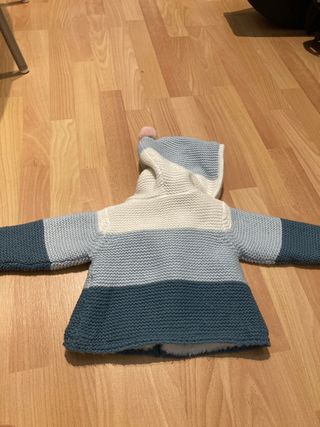 Chaqueta bebé punto azul-blanco de 6 a 12 meses 