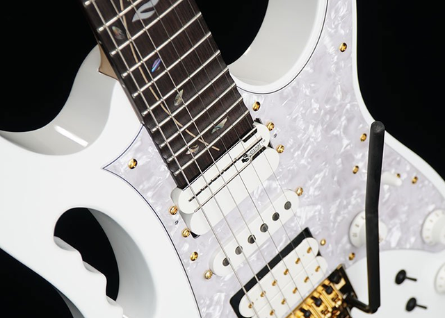 Ibanez JEM7V-WH con Fernandes Sustainer