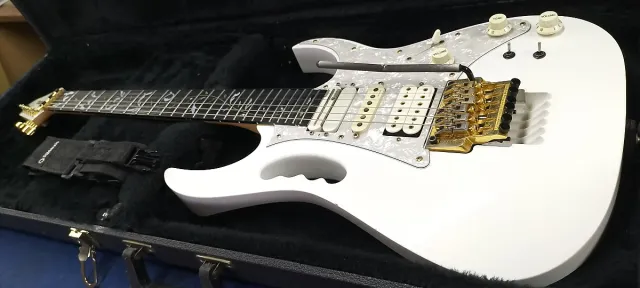 Ibanez JEM7V-WH con Fernandes Sustainer