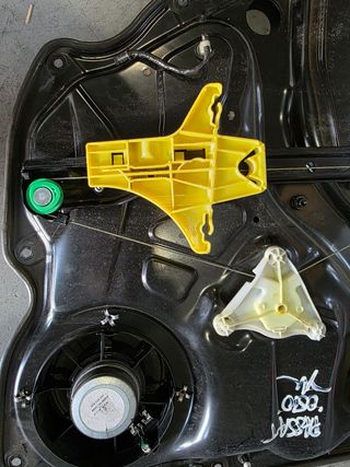 Elevalunas trasero derecho sin motor 3c4839756h