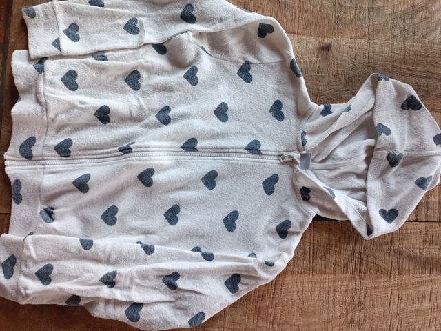 Felpa con cappuccio a cuori