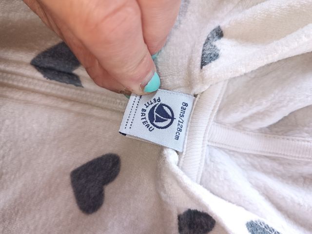 Felpa con cappuccio a cuori