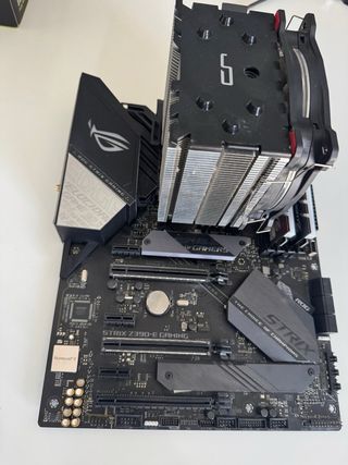 intel i7 9700k + Asus Rog Strix Z390