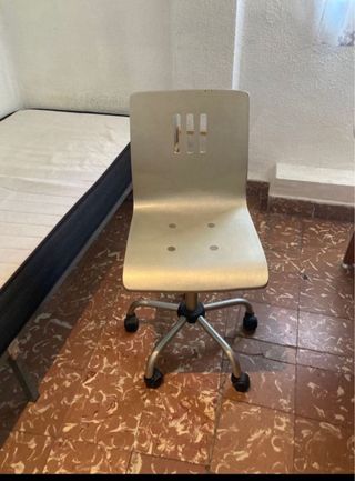 Silla giratoria Ikea madera plateada
