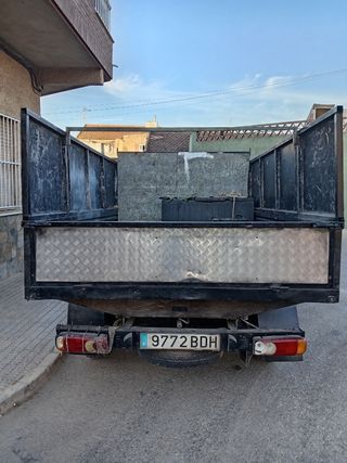Nissan Cabstar año 2000  2.3 75CV 240.000kl 