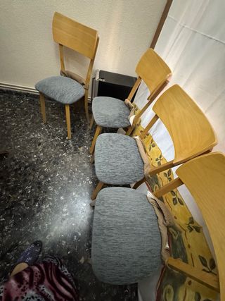 Mesa redonda + 4 sillas madera