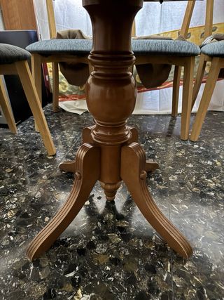 Mesa redonda + 4 sillas madera