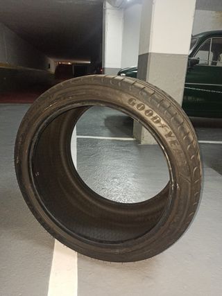 2 Neumáticos Goodyear 305/30/R19