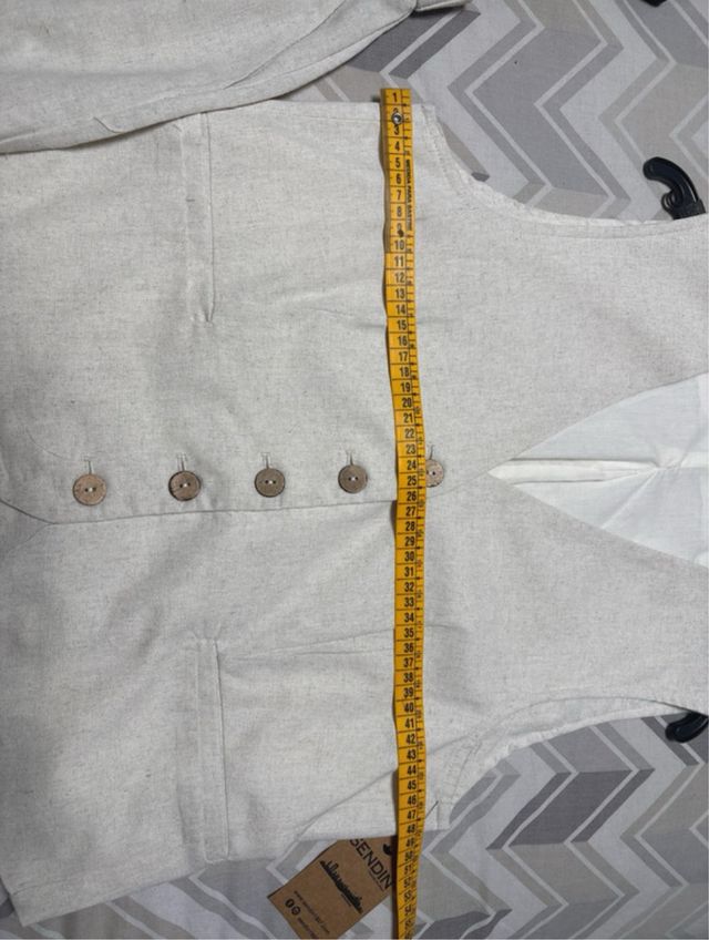 Conjunto blanco chaleco y pantalón