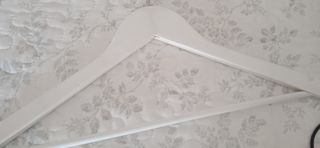 45 Perchas: Madera & Plástico doce son madera