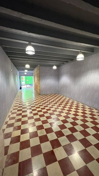 Alquilo local comercial carrer Bisbe Sever 15.