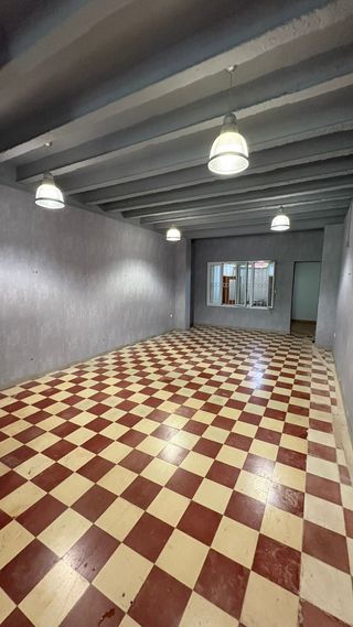 Alquilo local comercial carrer Bisbe Sever 15.