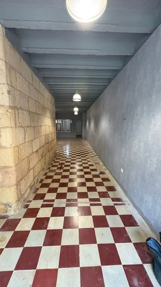 Alquilo local comercial carrer Bisbe Sever 15.