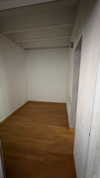 Alquilo local comercial carrer Bisbe Sever 15.