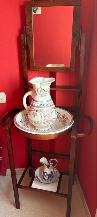 Mueble tocador antiguo con espejo