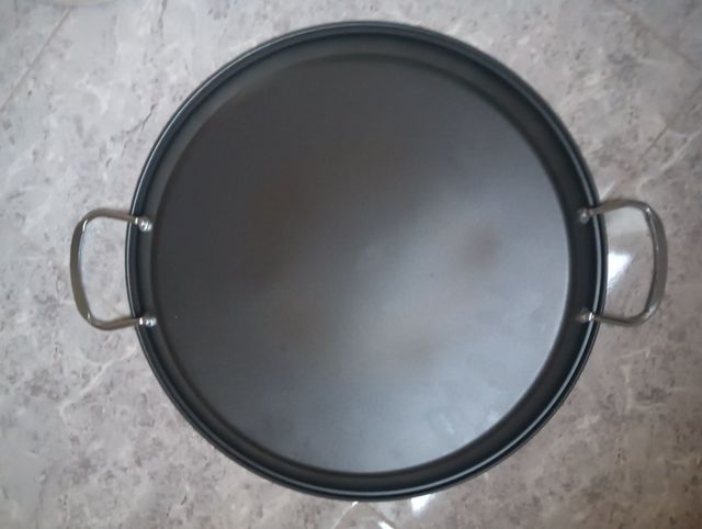 Paellera,Sartén grande con asas