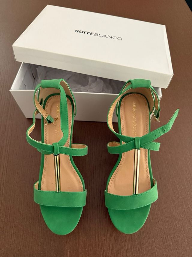 Sandalias cuña verdes