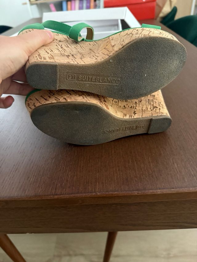 Sandalias cuña verdes
