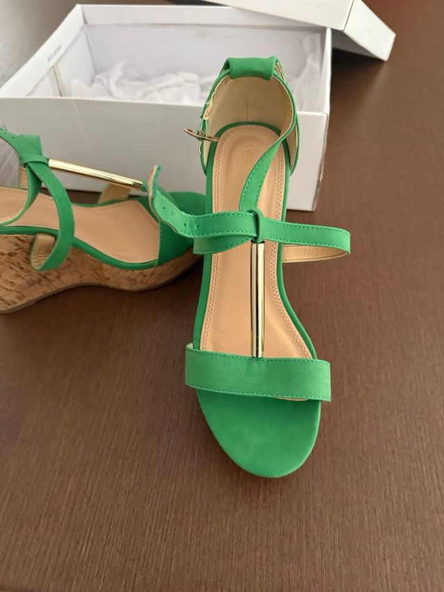 Sandalias cuña verdes