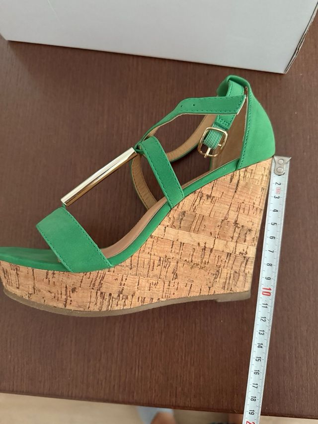 Sandalias cuña verdes