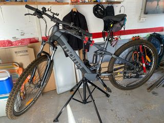Bicicleta eléctrica Moma montaña.
