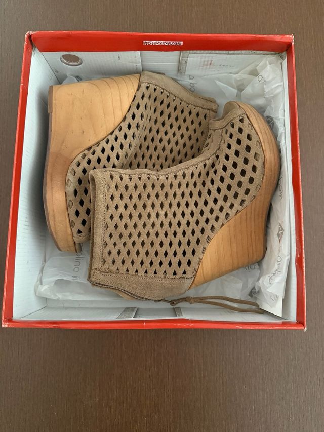 Sandalias cuña beige