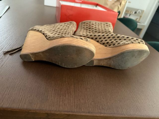 Sandalias cuña beige