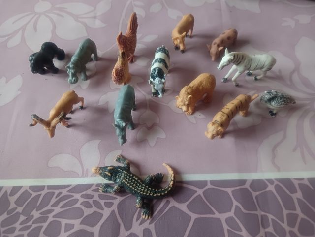 14 figure di animali in miniatura