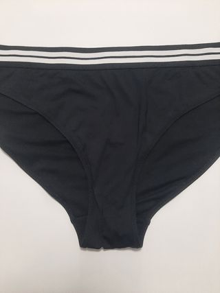 Braga de bikini talla 52 negra