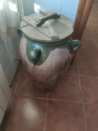 Orza antigua de cerámica